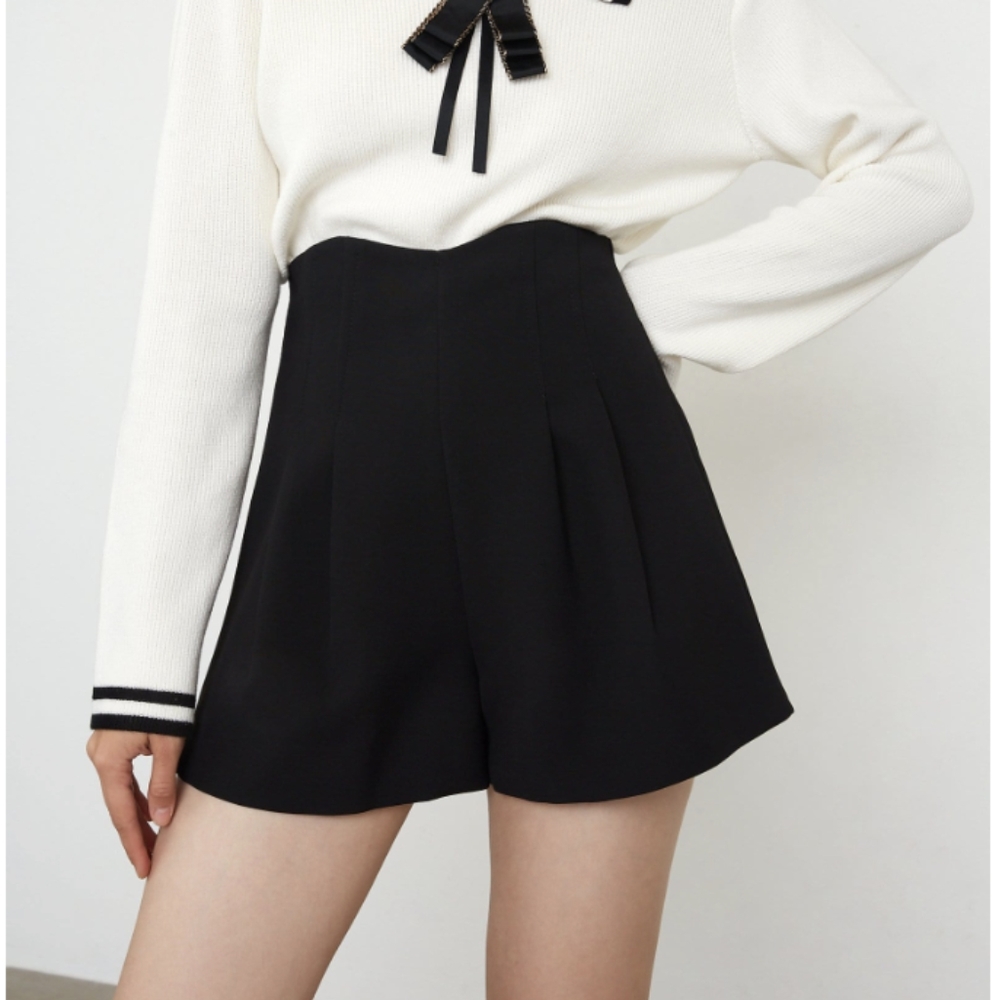 High waisted romantic black shorts